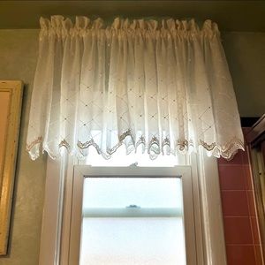 Embroidery Window Valance with Scalloped Edge - REAL BEAUTY !! ( 2nd Available )